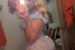 Big Booty Blonde Ready To Have Some Fun 🍑💦 - Image 3